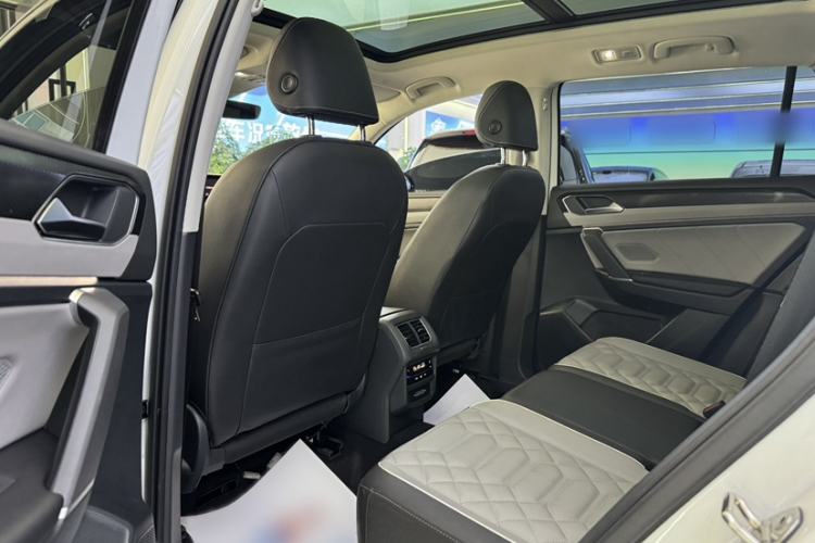 Used Volkswagen Tayron 2024 300TSI Two-Wheel-Drive Luxury Plus Advanced Version Interior 3