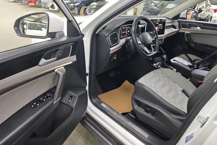 Used Volkswagen Tayron 2024 330TSI Two-Wheel Drive Luxury Plus Advanced Version Interior 3