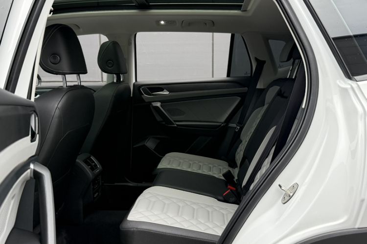 Used Volkswagen Tayron 2024 330TSI Two-Wheel Drive Luxury Plus Advanced Version Interior 4