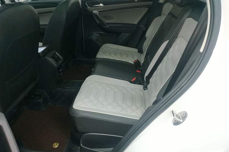 Used Volkswagen Tayron 2024 330TSI Two-Wheel Drive Luxury Plus Advanced Version Interior 4
