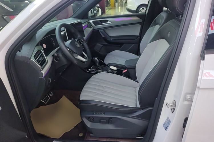 Used Volkswagen Tayron 2024 380TSI All-Wheel Drive R-Line Pro Smart Edition Left Front Seat