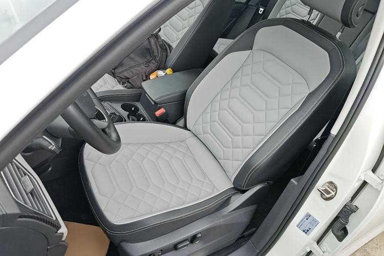 Used Volkswagen Tayron 2024 300TSI Two-Wheel-Drive Luxury Plus Advanced Version Left Front Seat