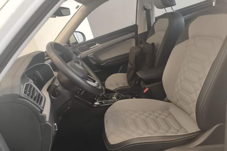 Used Volkswagen Tayron 2024 300TSI Two-Wheel-Drive Luxury Plus Advanced Version Left Front Seat