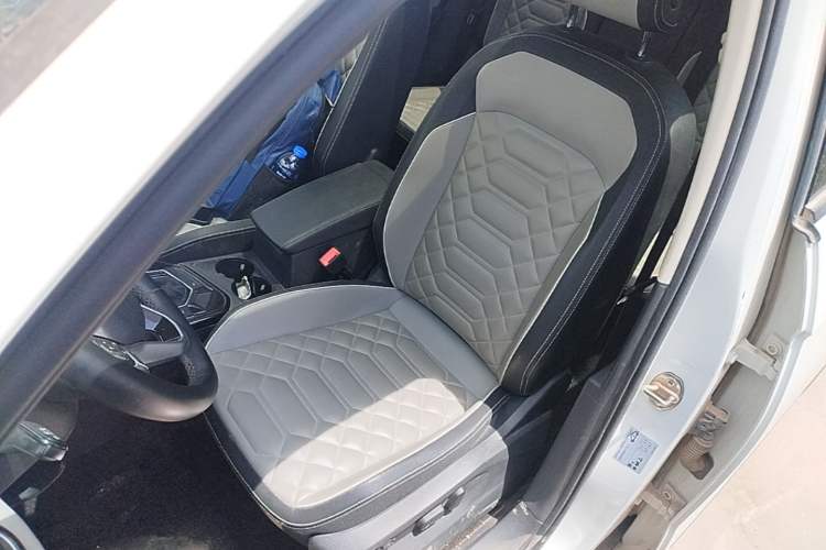 Used Volkswagen Tayron 2024 300TSI Two-Wheel-Drive Luxury Plus Advanced Version Left Front Seat