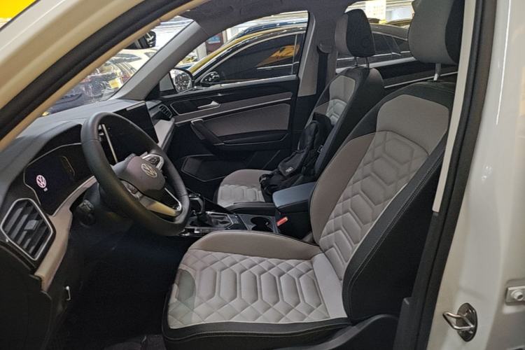 Used Volkswagen Tayron 2024 330TSI Two-Wheel Drive Luxury Plus Advanced Version Left Front Seat