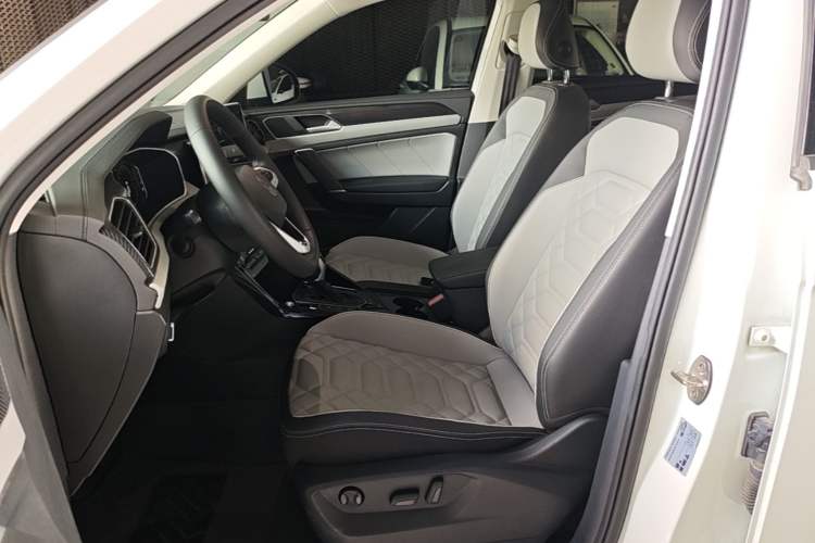 Used Volkswagen Tayron 2024 300TSI Two-Wheel-Drive Luxury Plus Advanced Version Left Front Seat