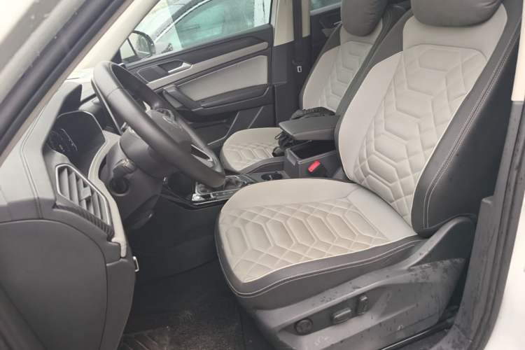 Used Volkswagen Tayron 2024 300TSI Two-Wheel-Drive Luxury Plus Advanced Version Left Front Seat