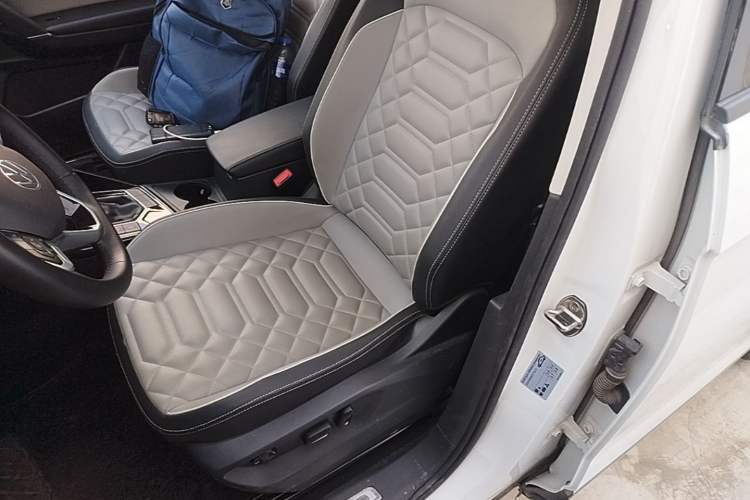 Used Volkswagen Tayron 2024 300TSI Two-Wheel-Drive Luxury Plus Advanced Version Left Front Seat