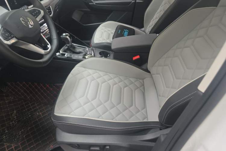 Used Volkswagen Tayron 2024 300TSI Two-Wheel-Drive Luxury Plus Advanced Version Left Front Seat