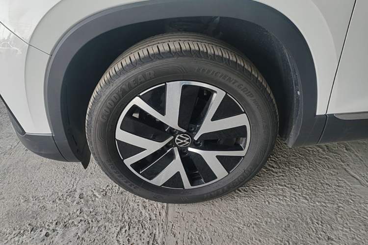 Used Volkswagen Tayron 2024 300TSI Two-Wheel-Drive Luxury Plus Advanced Version Left Front Wheel Hub