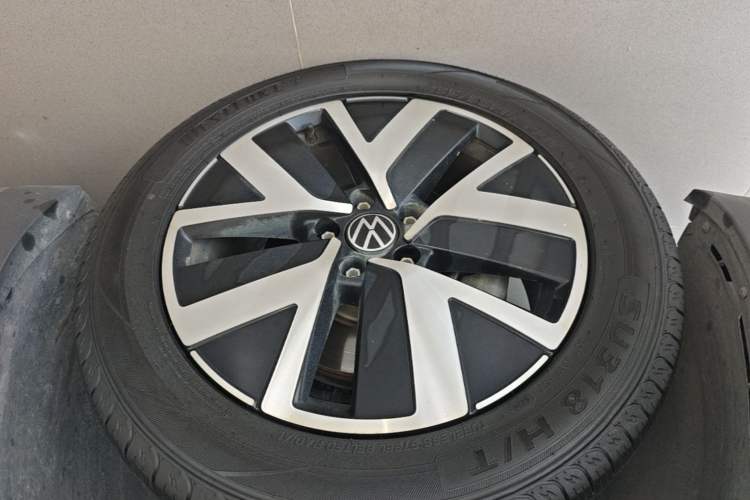 Used Volkswagen Tayron 2024 300TSI Two-Wheel-Drive Luxury Plus Advanced Version Left Front Wheel Hub
