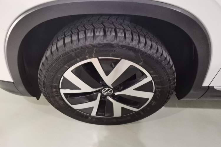 Used Volkswagen Tayron 2024 300TSI Two-Wheel-Drive Luxury Plus Advanced Version Left Front Wheel Hub