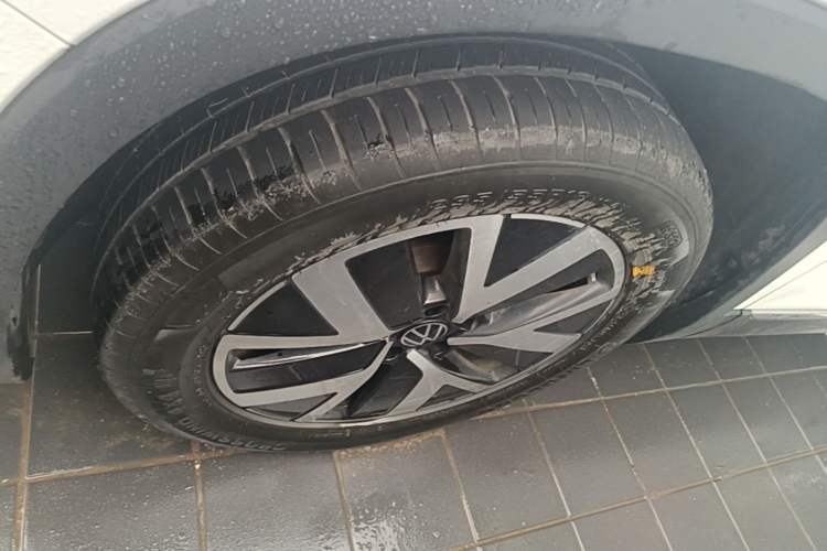 Used Volkswagen Tayron 2024 300TSI Two-Wheel-Drive Luxury Plus Advanced Version Left Front Wheel Hub