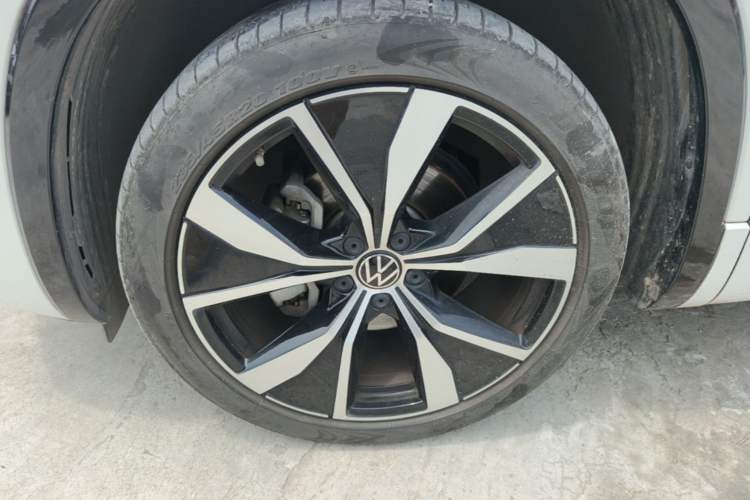 Used Volkswagen Tayron 2024 380TSI All-Wheel Drive R-Line Pro Smart Edition Left Front Wheel Hub