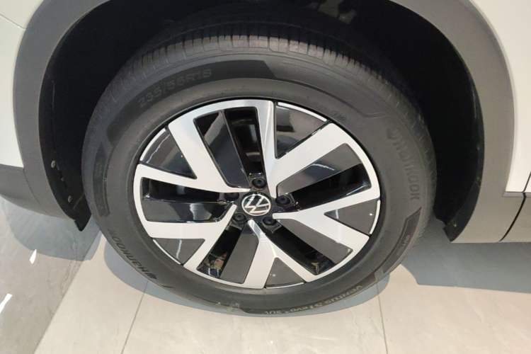 Used Volkswagen Tayron 2024 330TSI Two-Wheel Drive Luxury Plus Advanced Version Left Front Wheel Hub