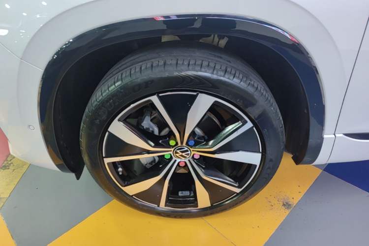 Used Volkswagen Tayron 2024 380TSI All-Wheel Drive R-Line Pro Smart Edition Left Front Wheel Hub