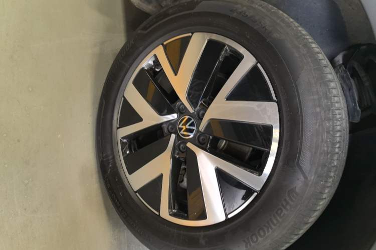 Used Volkswagen Tayron 2024 300TSI Two-Wheel-Drive Luxury Plus Advanced Version Left Front Wheel Hub