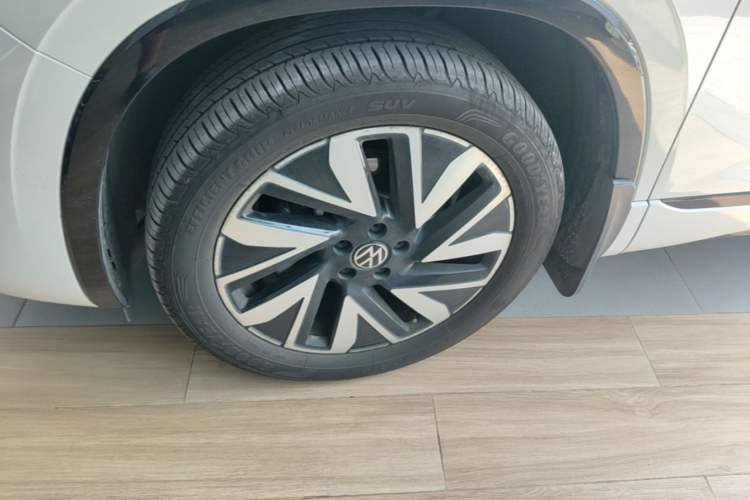 Used Volkswagen Tayron 2024 380TSI Four-Wheel Drive R-Line High-Energy Version Left Front Wheel Hub