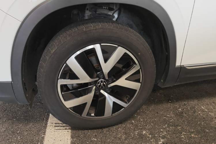 Used Volkswagen Tayron 2024 300TSI Two-Wheel-Drive Luxury Plus Advanced Version Left Front Wheel Hub