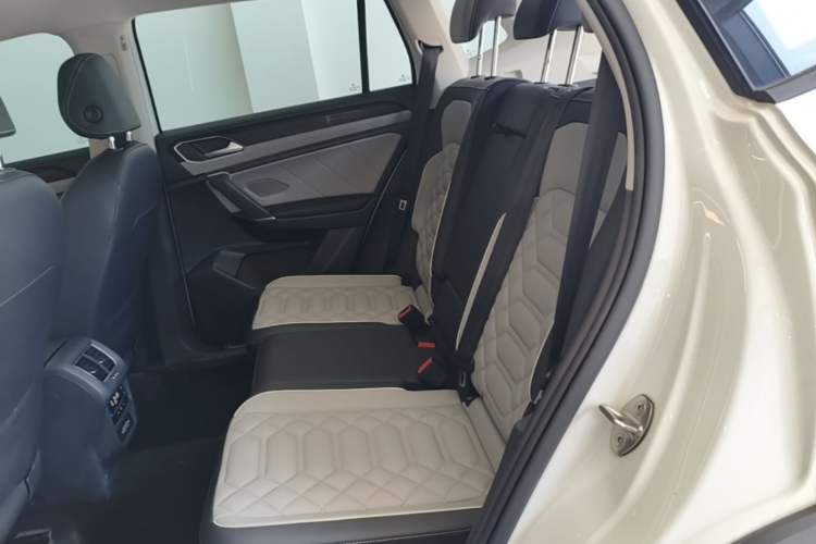 Used Volkswagen Tayron 2024 300TSI Two-Wheel-Drive Luxury Plus Advanced Version Left Rear Seat