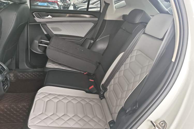 Used Volkswagen Tayron 2024 300TSI Two-Wheel-Drive Luxury Plus Advanced Version Left Rear Seat