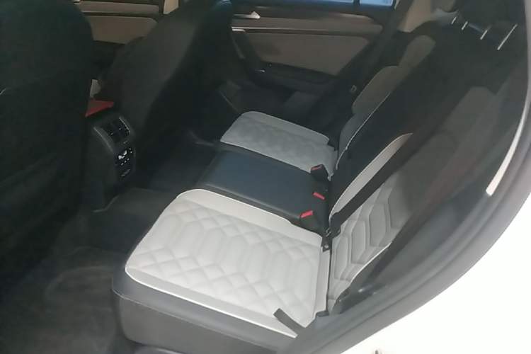 Used Volkswagen Tayron 2024 300TSI Two-Wheel-Drive Luxury Plus Advanced Version Left Rear Seat