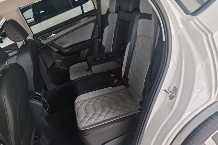 Used Volkswagen Tayron 2024 330TSI Two-Wheel Drive Luxury Plus Advanced Version Left Rear Seat