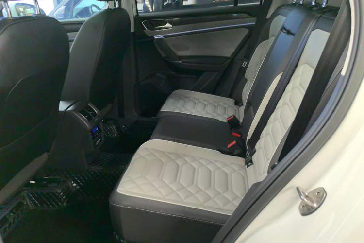 Used Volkswagen Tayron 2024 300TSI Two-Wheel-Drive Luxury Plus Advanced Version Left Rear Seat