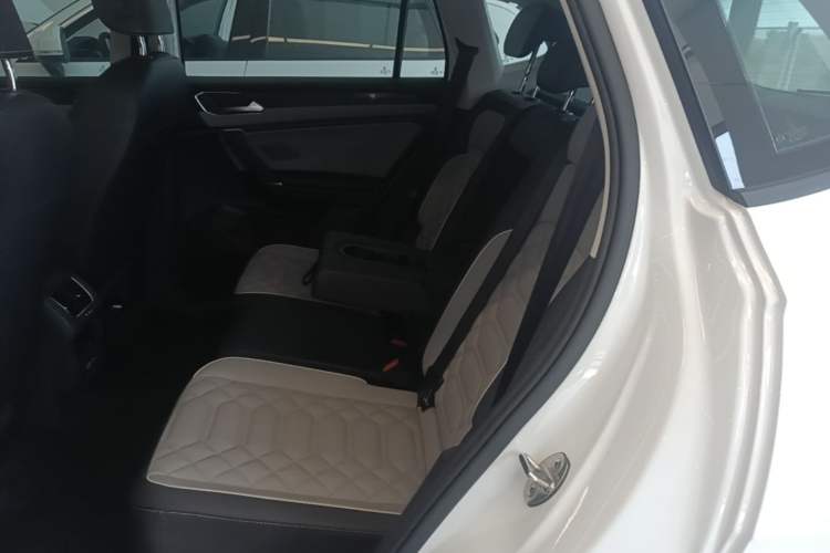 Used Volkswagen Tayron 2024 300TSI Two-Wheel-Drive Luxury Plus Advanced Version Left Rear Seat