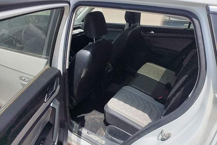 Used Volkswagen Tayron 2024 300TSI Two-Wheel-Drive Luxury Plus Advanced Version Left Rear Seat