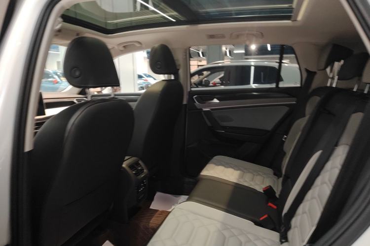 Used Volkswagen Tayron 2024 330TSI Two-Wheel Drive Luxury Plus Advanced Version Left Rear Seat