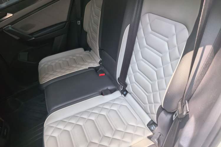 Used Volkswagen Tayron 2024 330TSI Two-Wheel Drive Luxury Plus Advanced Version Left Rear Seat