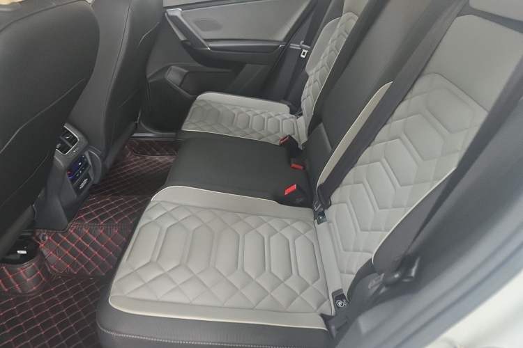 Used Volkswagen Tayron 2024 300TSI Two-Wheel-Drive Luxury Plus Advanced Version Left Rear Seat