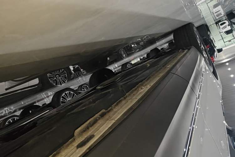 Used Volkswagen Tayron 2024 300TSI Two-Wheel-Drive Luxury Plus Advanced Version Left Side Sill