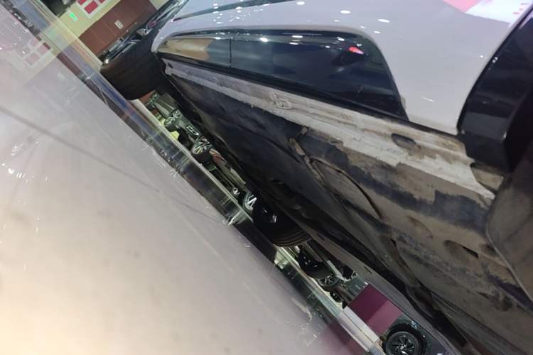 Used Volkswagen Tayron 2024 380TSI All-Wheel Drive R-Line Pro Smart Edition Left Side Sill