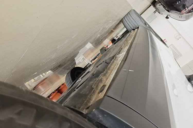 Used Volkswagen Tayron 2024 300TSI Two-Wheel-Drive Luxury Plus Advanced Version Left Side Sill