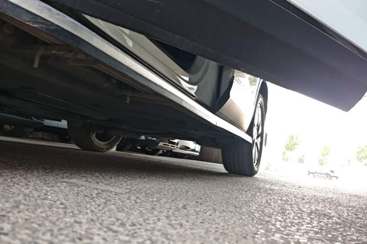 Used Volkswagen Tayron 2024 300TSI Two-Wheel-Drive Luxury Plus Advanced Version Left Side Sill