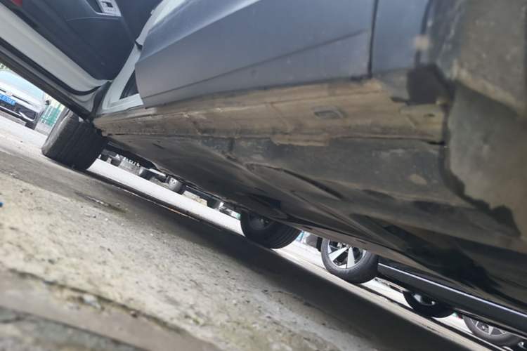 Used Volkswagen Tayron 2024 300TSI Two-Wheel-Drive Luxury Plus Advanced Version Left Side Sill
