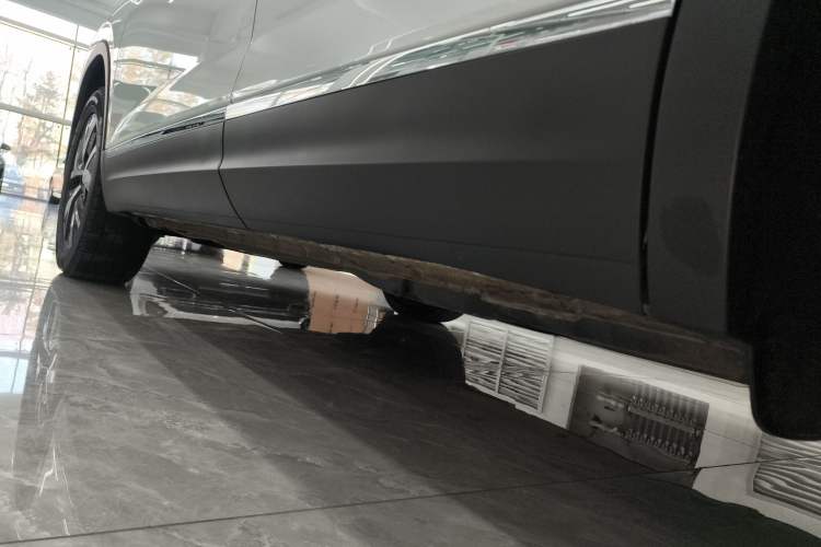 Used Volkswagen Tayron 2024 330TSI Two-Wheel Drive Luxury Plus Advanced Version Left Side Sill