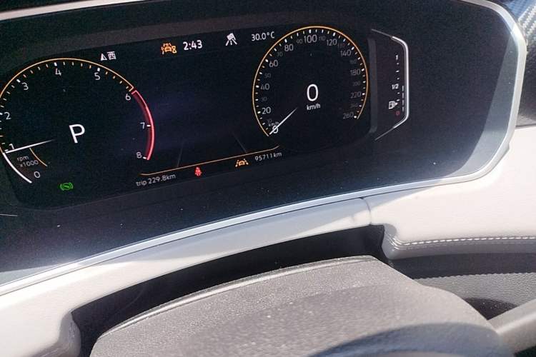 Used Volkswagen Tayron 2024 300TSI Two-Wheel-Drive Luxury Plus Advanced Version Odometer Close Up