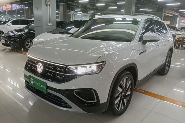 Ojetý Volkswagen Tayron 2024 300TSI Two-Wheel-Drive Luxury Plus Advanced Version