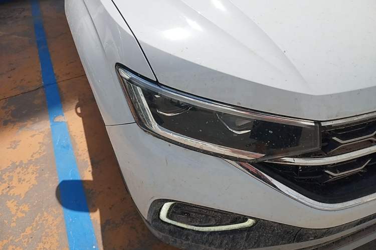 Used Volkswagen Tayron 2024 300TSI Two-Wheel-Drive Luxury Plus Advanced Version Right Front Headlight
