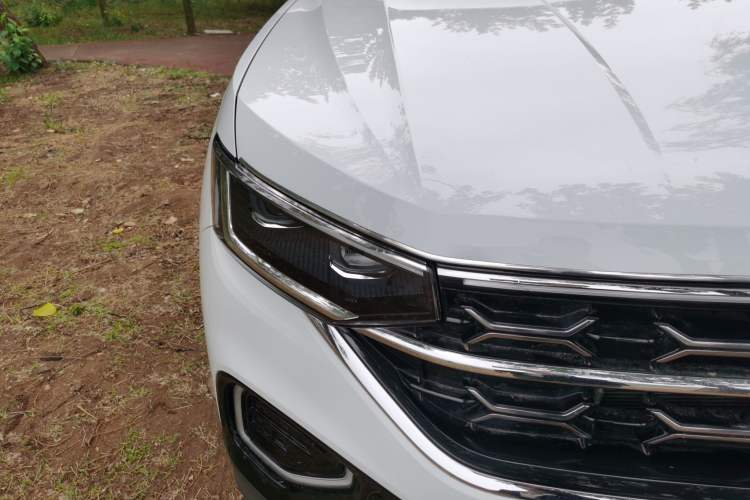 Used Volkswagen Tayron 2024 300TSI Two-Wheel-Drive Luxury Plus Advanced Version Right Front Headlight