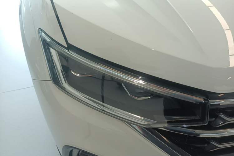 Used Volkswagen Tayron 2024 300TSI Two-Wheel-Drive Luxury Plus Advanced Version Right Front Headlight