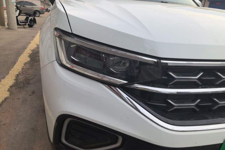 Used Volkswagen Tayron 2024 300TSI Two-Wheel-Drive Luxury Plus Advanced Version Right Front Headlight