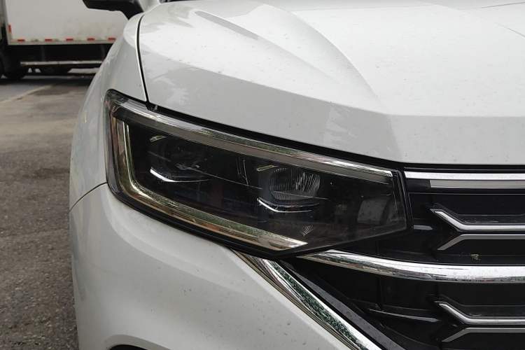 Used Volkswagen Tayron 2024 330TSI Two-Wheel Drive Luxury Plus Advanced Version Right Front Headlight