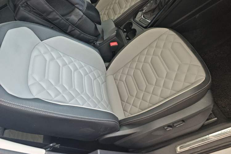 Used Volkswagen Tayron 2024 300TSI Two-Wheel-Drive Luxury Plus Advanced Version Right Front Seat