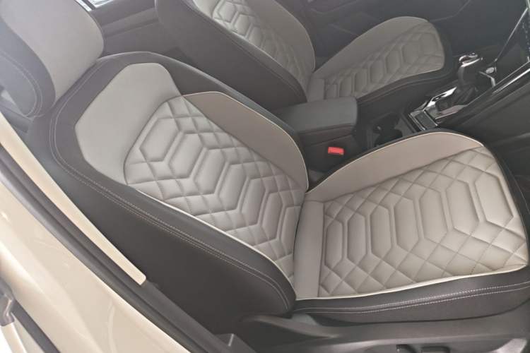 Used Volkswagen Tayron 2024 300TSI Two-Wheel-Drive Luxury Plus Advanced Version Right Front Seat