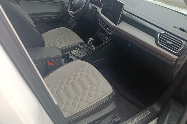 Used Volkswagen Tayron 2024 300TSI Two-Wheel-Drive Luxury Plus Advanced Version Right Front Seat
