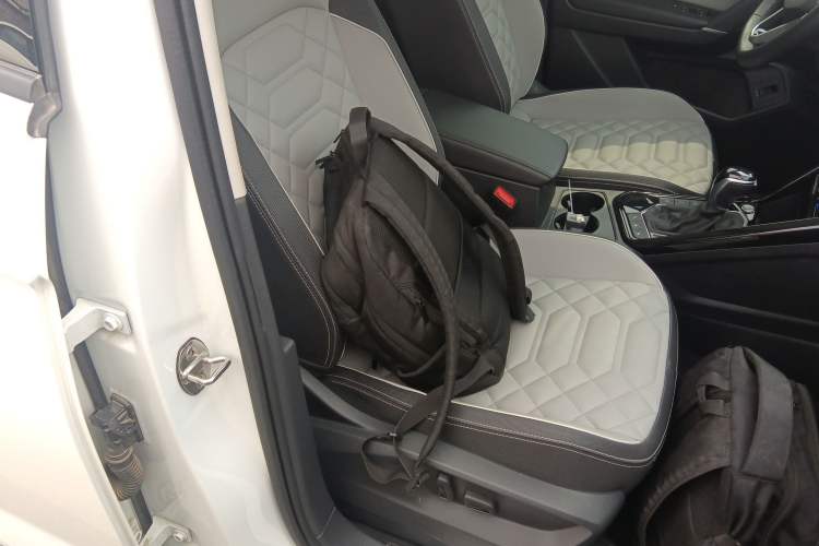 Used Volkswagen Tayron 2024 300TSI Two-Wheel-Drive Luxury Plus Advanced Version Right Front Seat